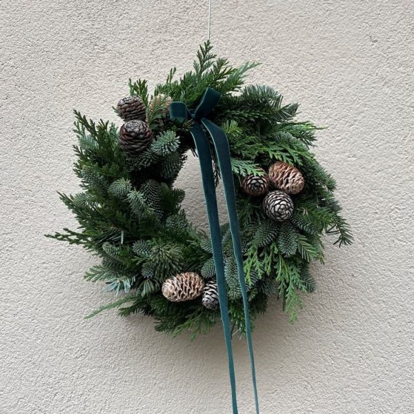 Havukranssi sidottu erilaisista havuista