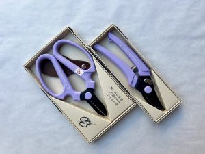 Sakagen saksisetti on Japanilaisen perheyrityksen valmistama ammattikäyttöön ja kotitalouksille.